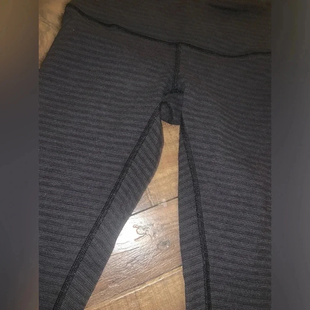 Lululemon Wunder Under Crop II grey stripe 4 $88 spring yoga active workout